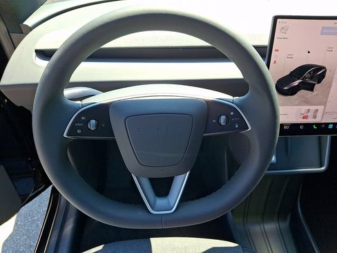Used 2026 Tesla Model Y AWD image 19