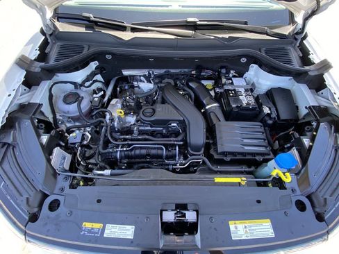 Used 2025 Volkswagen Taos SEL AWD/4WD image 26