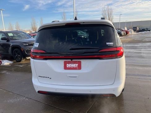 New 2026 Chrysler Pacifica Select w/ S Appearance Package FWD image 7