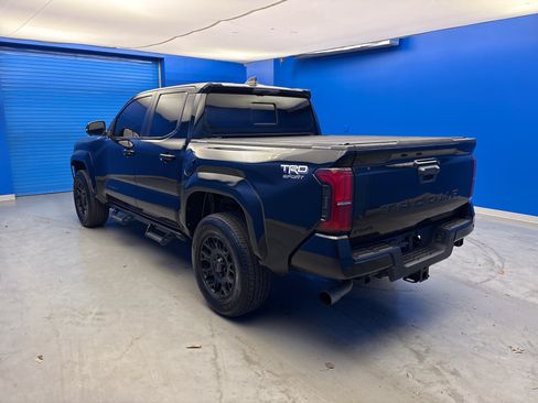 Used 2024 Toyota Tacoma TRD Sport w/ TRD Sport Premium Package AWD/4WD image 5