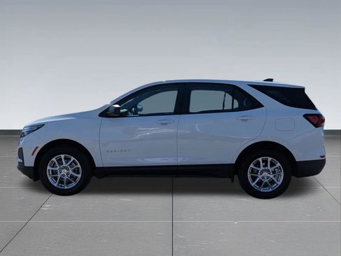 Used 2022 Chevrolet Equinox LS AWD/4WD image 2