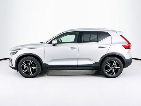 Used 2025 Volvo XC40 B5 Core image 4
