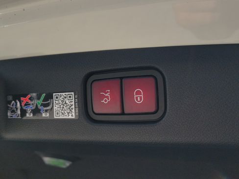 New 2026 Mercedes-Benz E 53 AMG e 4MATIC Sedan image 6