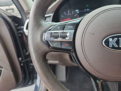 Used 2017 Kia Cadenza Limited FWD image 18