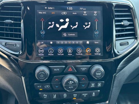 Used 2020 Jeep Grand Cherokee Altitude image 11