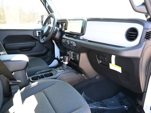 New 2026 Jeep Gladiator Sport image 25