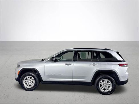 Certified 2025 Jeep Grand Cherokee Laredo w/ Luxury Tech Group I AWD/4WD image 10
