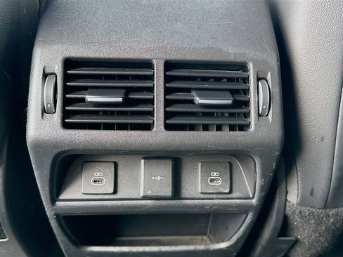 Used 2022 Land Rover Discovery Sport SE image 17