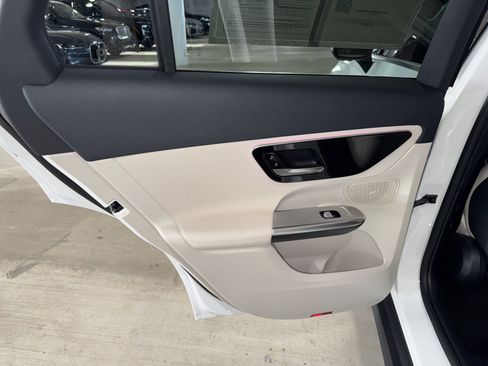 Used 2026 Mercedes-Benz GLC 300 image 16