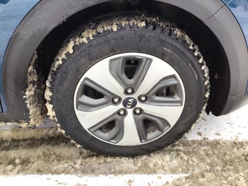 Used 2020 Kia Niro LX image 9