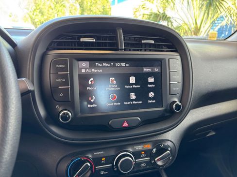 Used 2025 Kia Soul LX w/ LX Technology Package FWD image 20