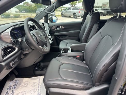 New 2026 Chrysler Pacifica Select image 64