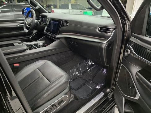 Used 2023 Jeep Wagoneer Series II image 34