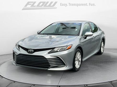 Used 2022 Toyota Camry LE w/ Convenience Package FWD image 4