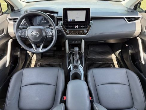 Used 2025 Toyota Corolla Cross XLE w/ Convenience Package AWD/4WD image 11