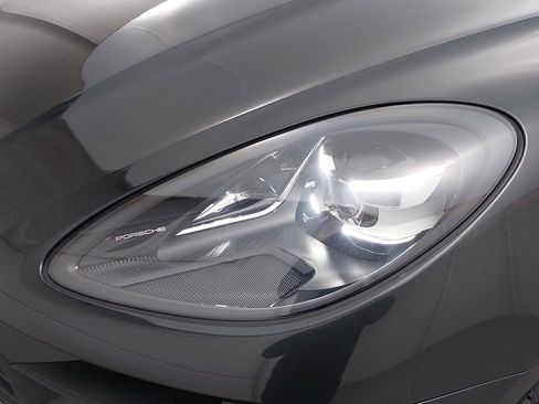 Certified 2021 Porsche Macan S image 33