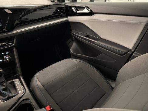 Used 2024 Volkswagen Taos SE image 28