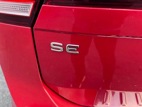 Used 2022 Volkswagen Tiguan SE image 6