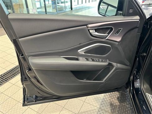 Used 2025 Acura RDX SH-AWD image 11