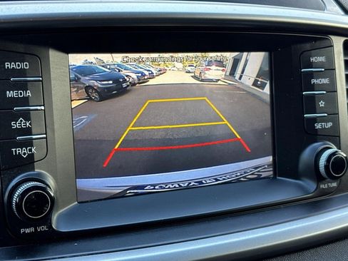 Used 2019 Kia Sorento LX FWD image 23