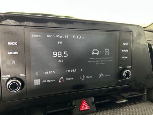 Used 2025 Kia Sportage LX image 3