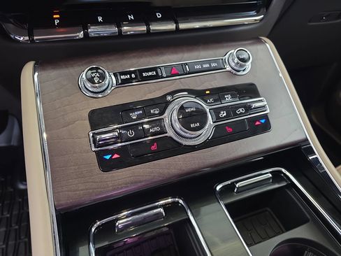 Used 2023 Lincoln Aviator Reserve AWD/4WD image 24