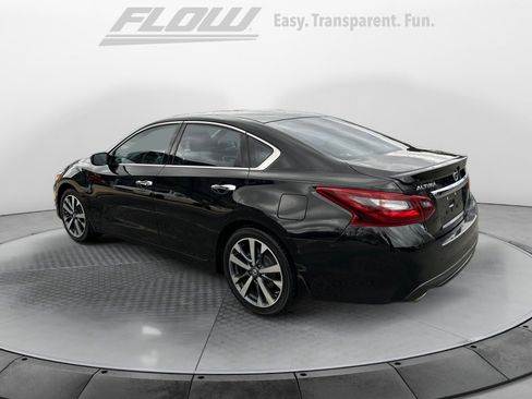 Used 2017 Nissan Altima 2.5 SR w/ LED Appearance Package image 6