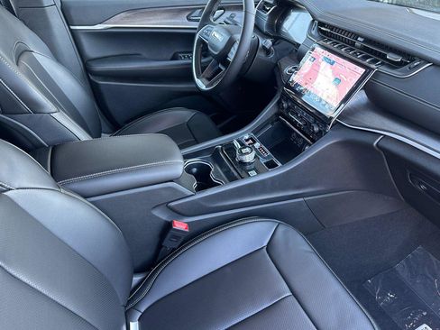 New 2025 Jeep Grand Cherokee L Limited w/ Luxury Tech Group II image 14
