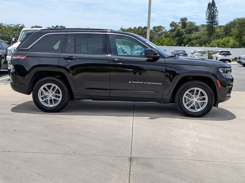 Used 2024 Jeep Grand Cherokee Laredo X w/ Luxury Tech Group I AWD/4WD image 4