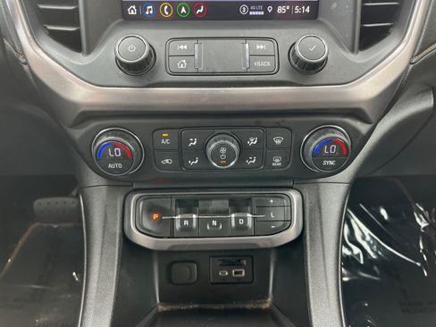 Used 2022 GMC Acadia AT4 w/ Technology Package AWD/4WD image 18