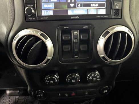 Used 2016 Jeep Wrangler Unlimited Sahara w/ Dual Top Group AWD/4WD image 15