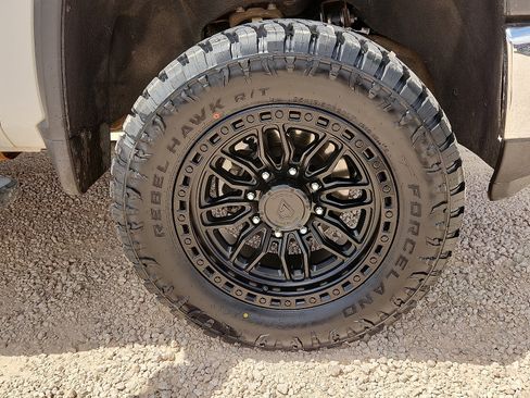 Used 2025 Chevrolet Silverado 2500 LT AWD/4WD image 7