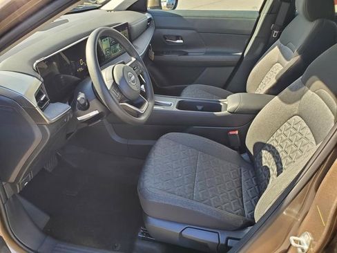 Certified 2025 Nissan Kicks SV image 14