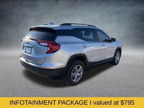 Used 2022 GMC Terrain SLE w/ Driver Convenience Package image 3