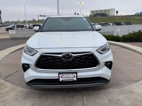 Used 2024 Toyota Highlander Platinum image 13