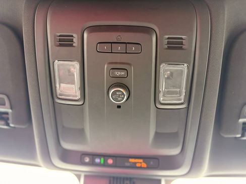 Used 2024 Chevrolet Suburban LT AWD/4WD image 31