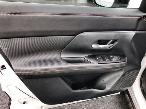 Certified 2025 Nissan Kicks SR FWD image 13