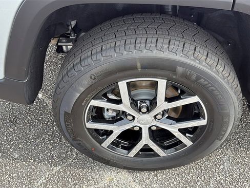 New 2025 Jeep Grand Cherokee Limited image 10