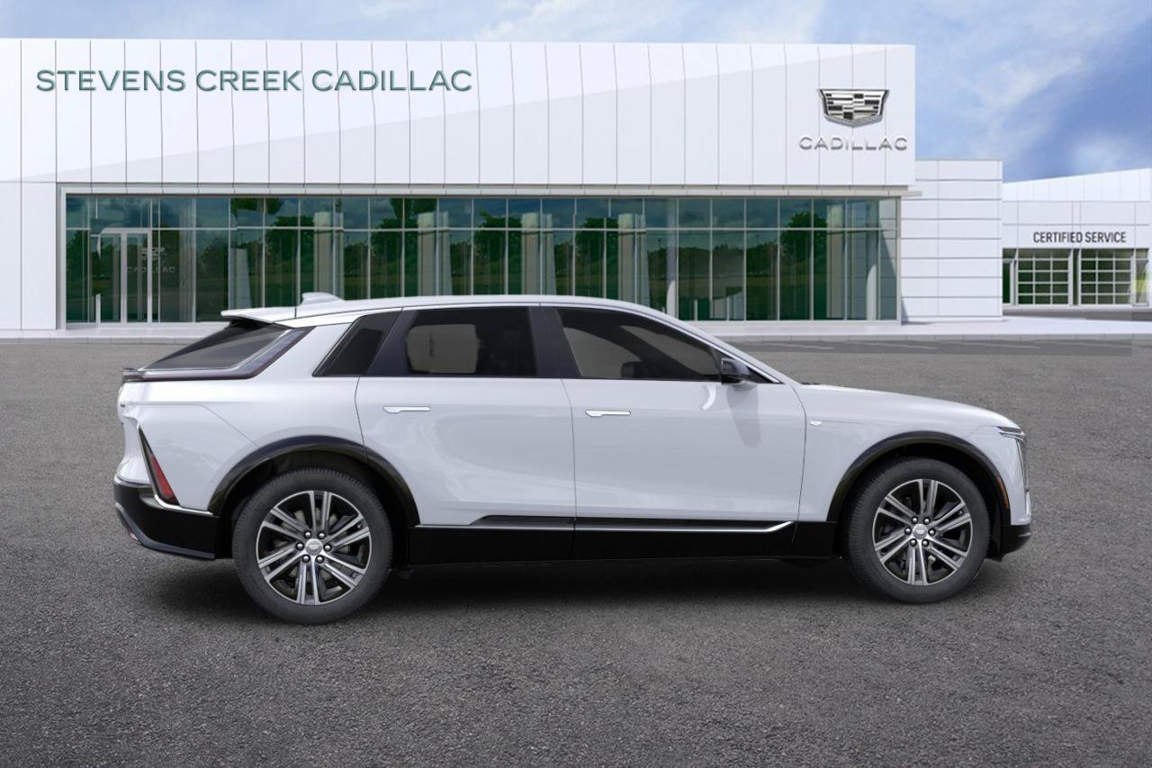 Used 2026 Cadillac Lyriq Luxury RWD image 2