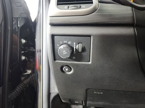 Used 2022 Jeep Grand Cherokee Laredo X image 16