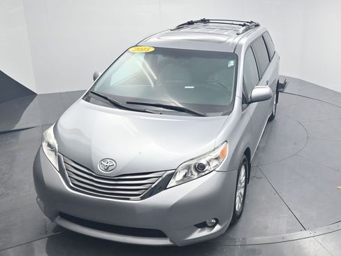 Used 2015 Toyota Sienna XLE image 52