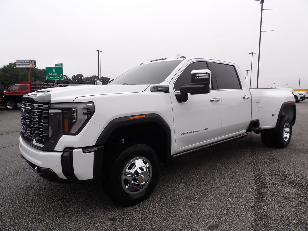 Used 2024 GMC Sierra 3500 Denali Ultimate AWD/4WD image 3