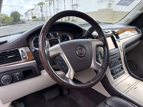 Used 2014 Cadillac Escalade ESV Platinum AWD/4WD image 11