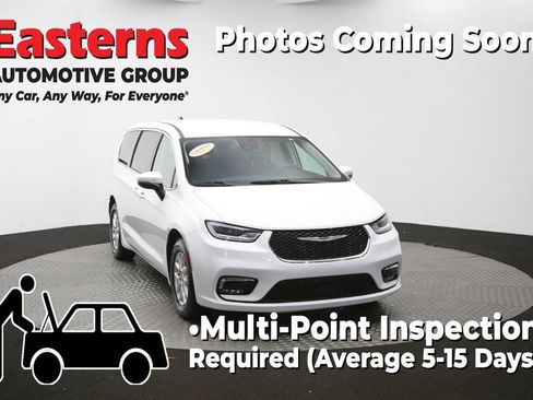 Used 2023 Chrysler Pacifica Touring-L FWD image 52