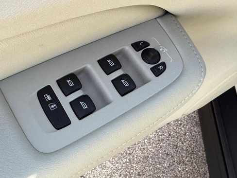 New 2026 Volvo V60 B5 Cross Country Plus w/ Climate Package image 9