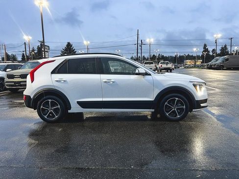 Used 2024 Kia Niro EX image 5