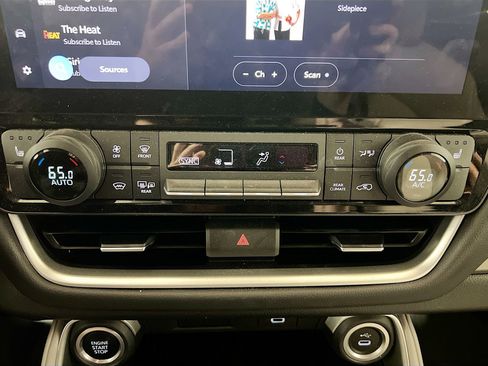 Used 2024 Toyota Grand Highlander XLE image 11