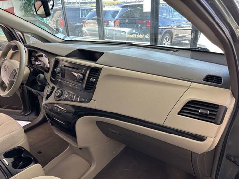 Used 2013 Toyota Sienna LE image 15