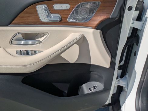 Used 2024 Mercedes-Benz GLS 450 4MATIC image 15