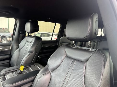 Used 2022 Jeep Wagoneer Series II w/ Flexible Seating Group AWD/4WD image 14
